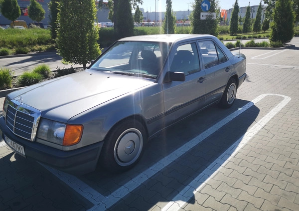 Mercedes-Benz W124 (1984-1993) cena 8999 przebieg: 346170, rok produkcji 1988 z Szczecin małe 529